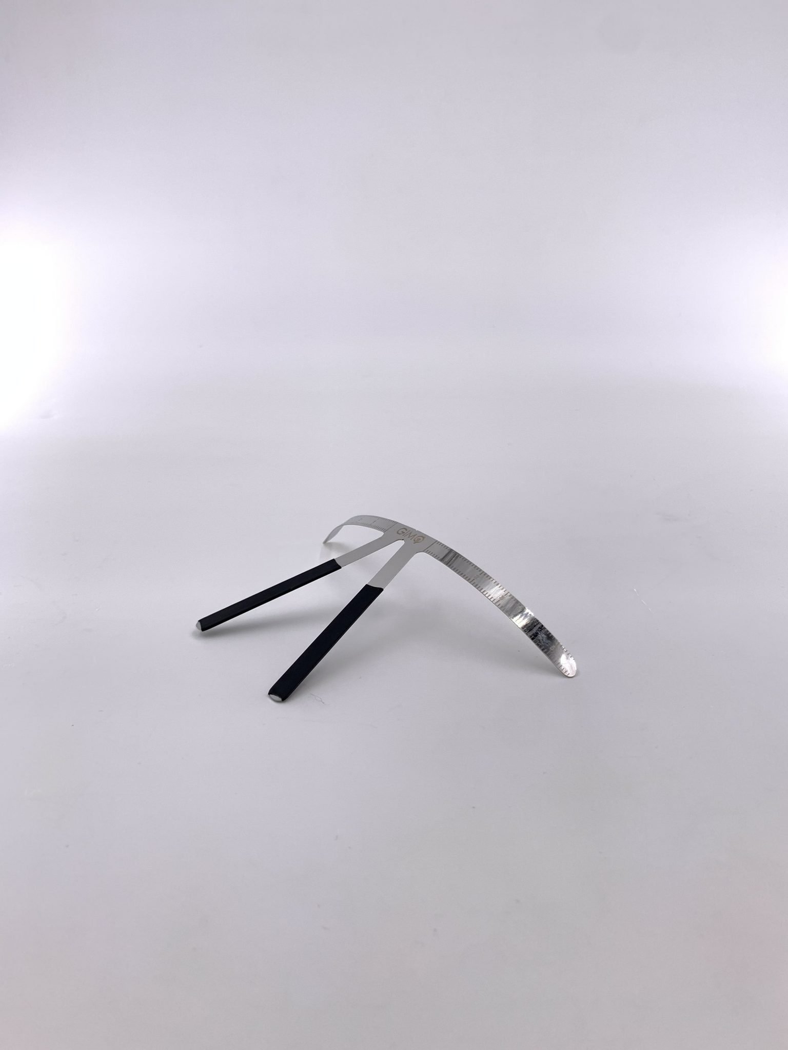 Profesionalno ravnalo za obrve